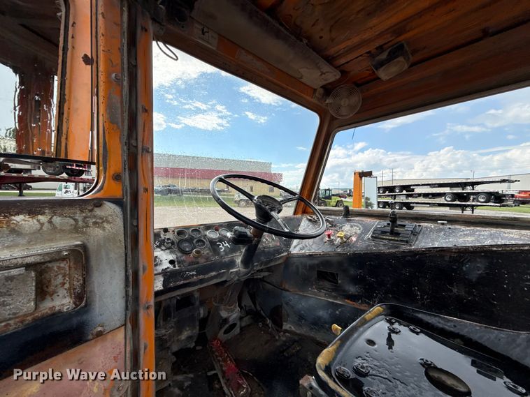 image for item EU2200 Ottawa 30 yard truck