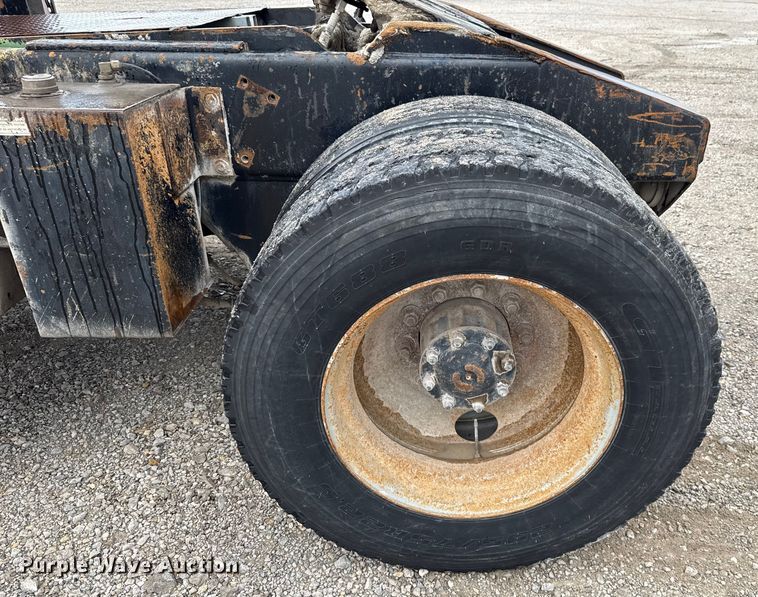 image for item EU2200 Ottawa 30 yard truck