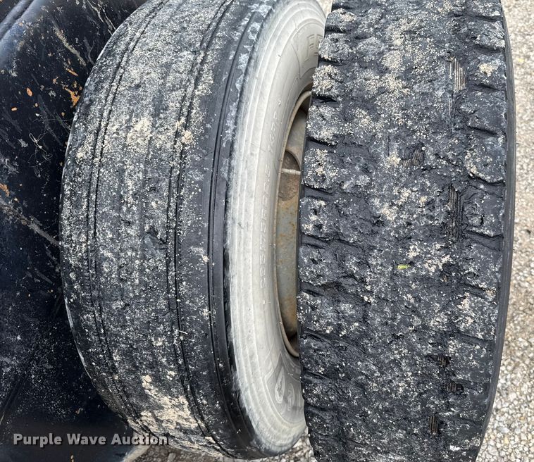 image for item EU2200 Ottawa 30 yard truck