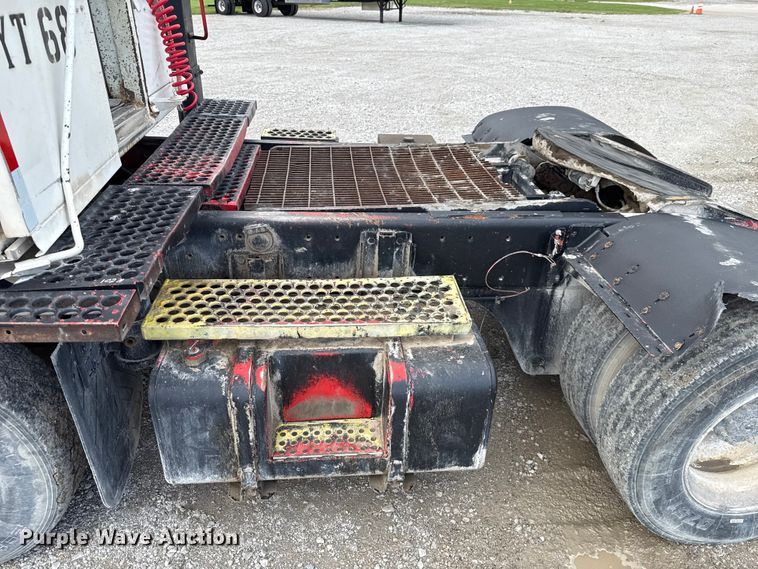 image for item EU2201 1999 Ottawa 30 yard truck