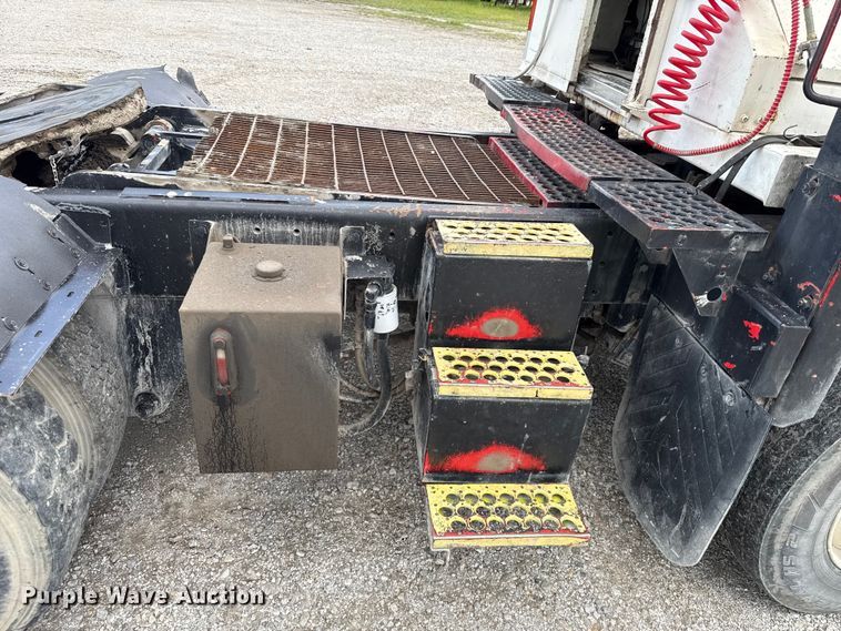 image for item EU2201 1999 Ottawa 30 yard truck