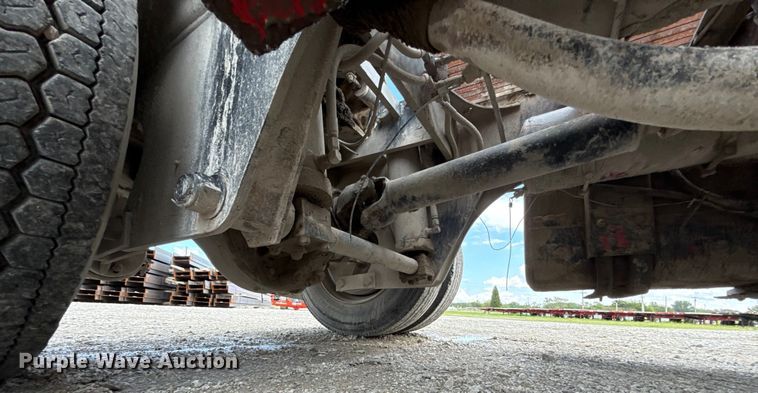 image for item EU2201 1999 Ottawa 30 yard truck