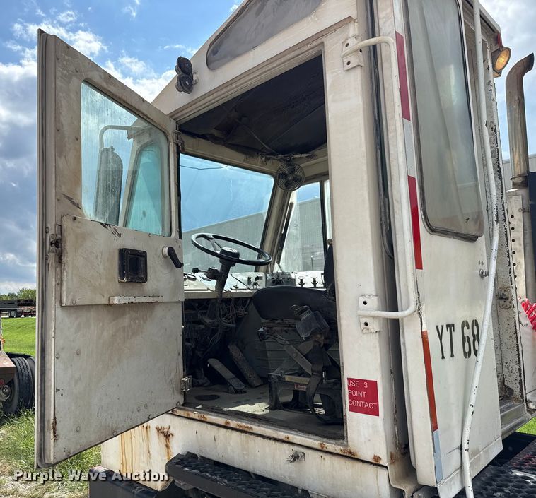 image for item EU2201 1999 Ottawa 30 yard truck