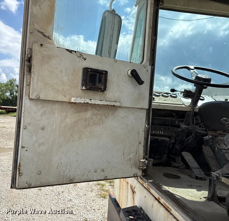 image for item EU2201 1999 Ottawa 30 yard truck