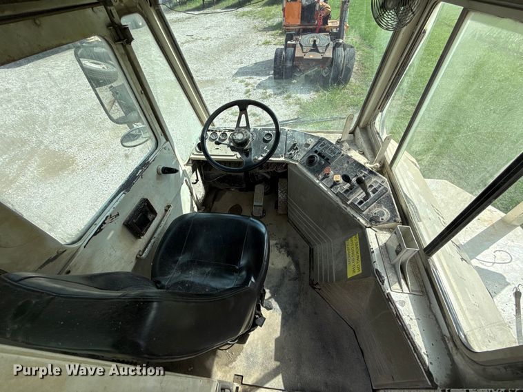 image for item EU2201 1999 Ottawa 30 yard truck