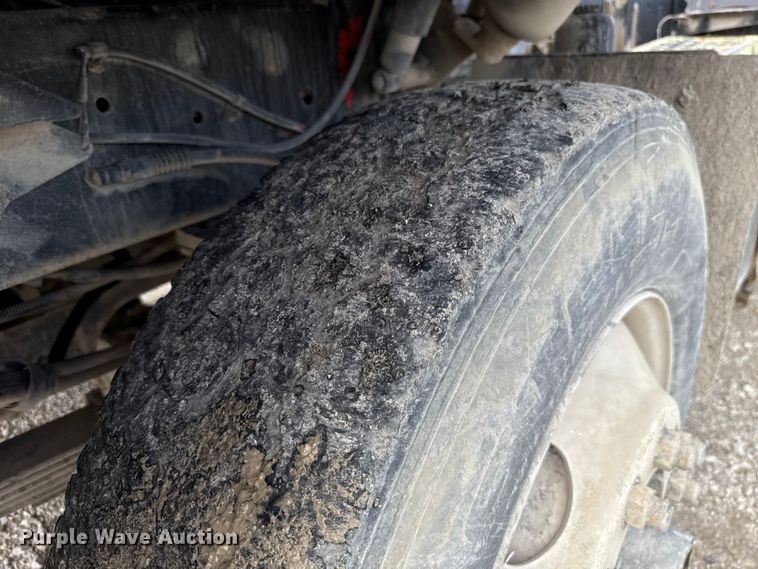 image for item EU2201 1999 Ottawa 30 yard truck