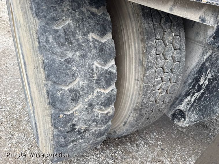 image for item EU2201 1999 Ottawa 30 yard truck