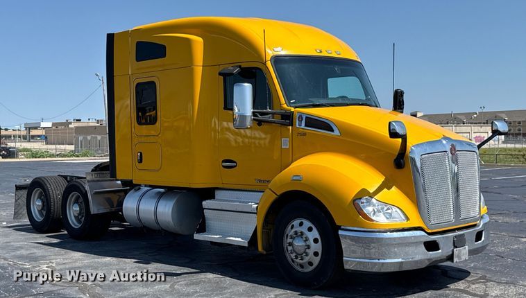image for item EU2207 2021 Kenworth T680 semi truck