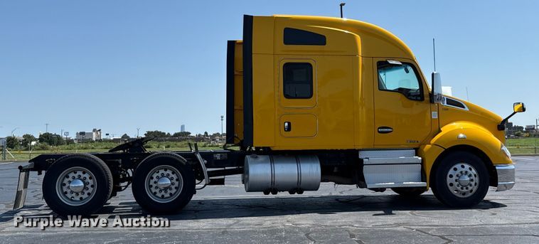 image for item EU2207 2021 Kenworth T680 semi truck