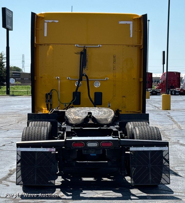 image for item EU2207 2021 Kenworth T680 semi truck