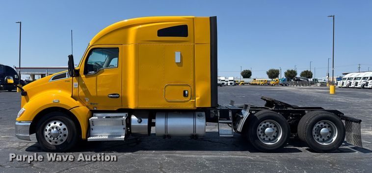 image for item EU2207 2021 Kenworth T680 semi truck