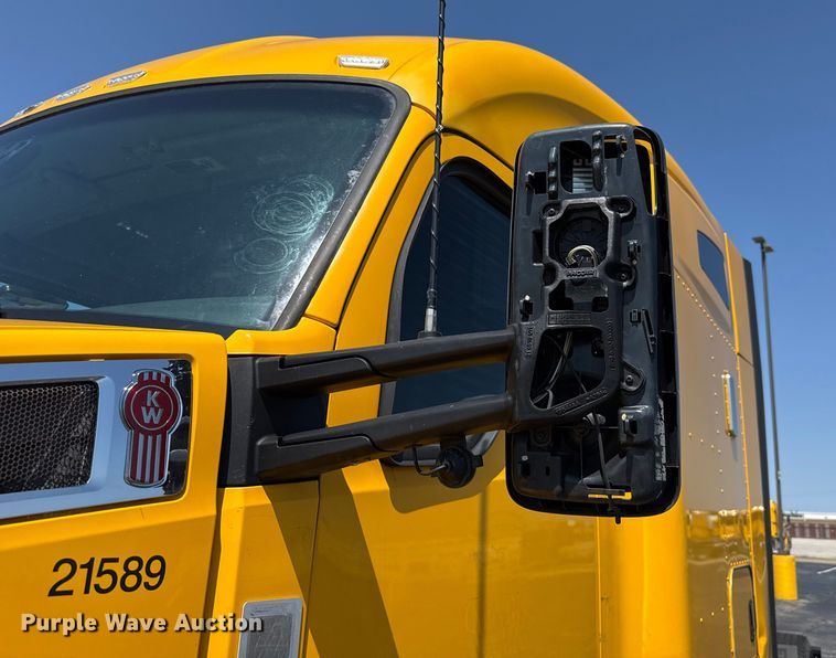 image for item EU2207 2021 Kenworth T680 semi truck