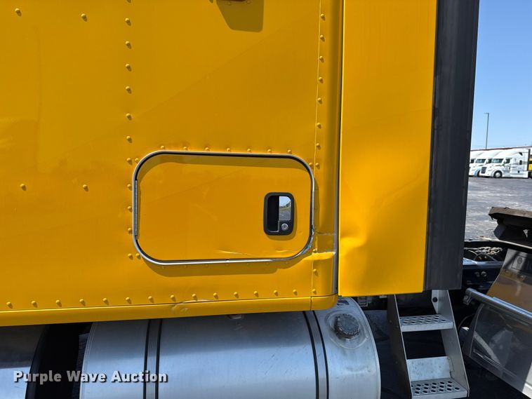 image for item EU2207 2021 Kenworth T680 semi truck