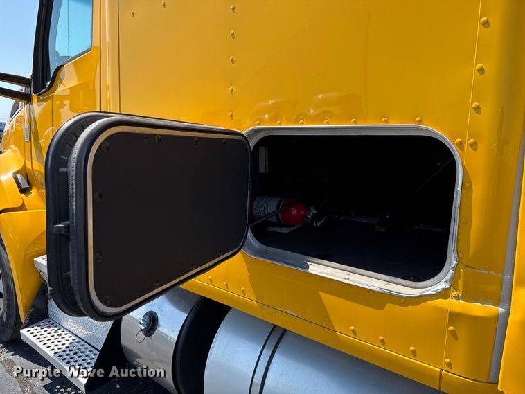 image for item EU2207 2021 Kenworth T680 semi truck