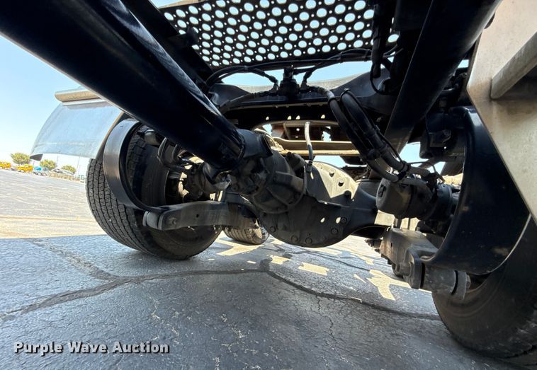 image for item EU2207 2021 Kenworth T680 semi truck