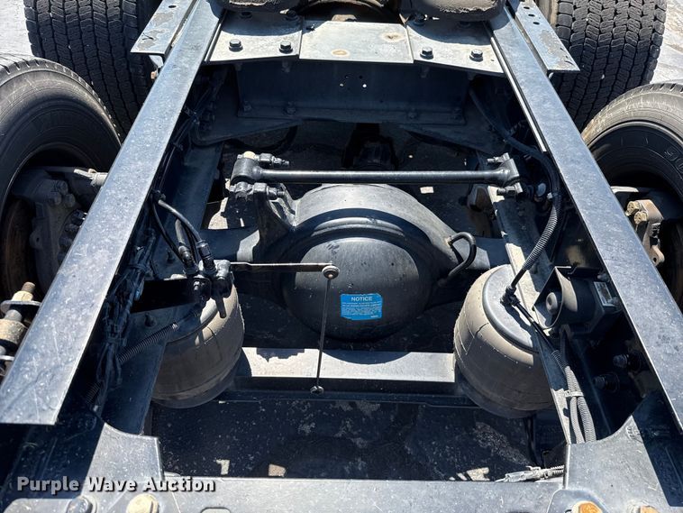 image for item EU2207 2021 Kenworth T680 semi truck