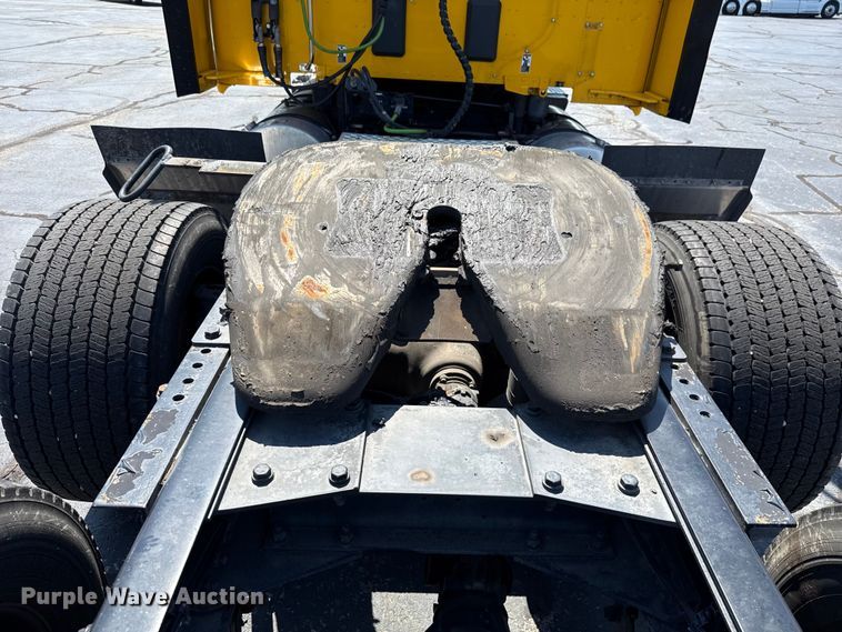 image for item EU2207 2021 Kenworth T680 semi truck