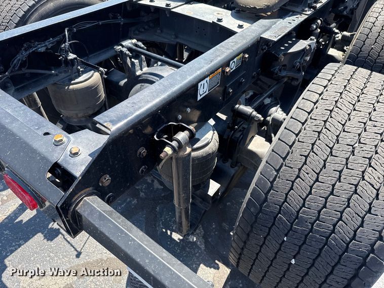 image for item EU2207 2021 Kenworth T680 semi truck