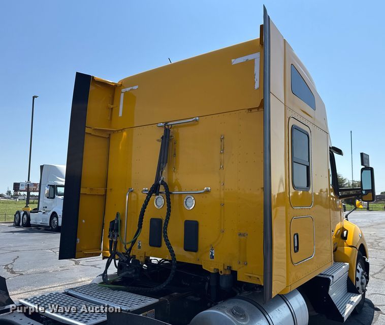 image for item EU2207 2021 Kenworth T680 semi truck