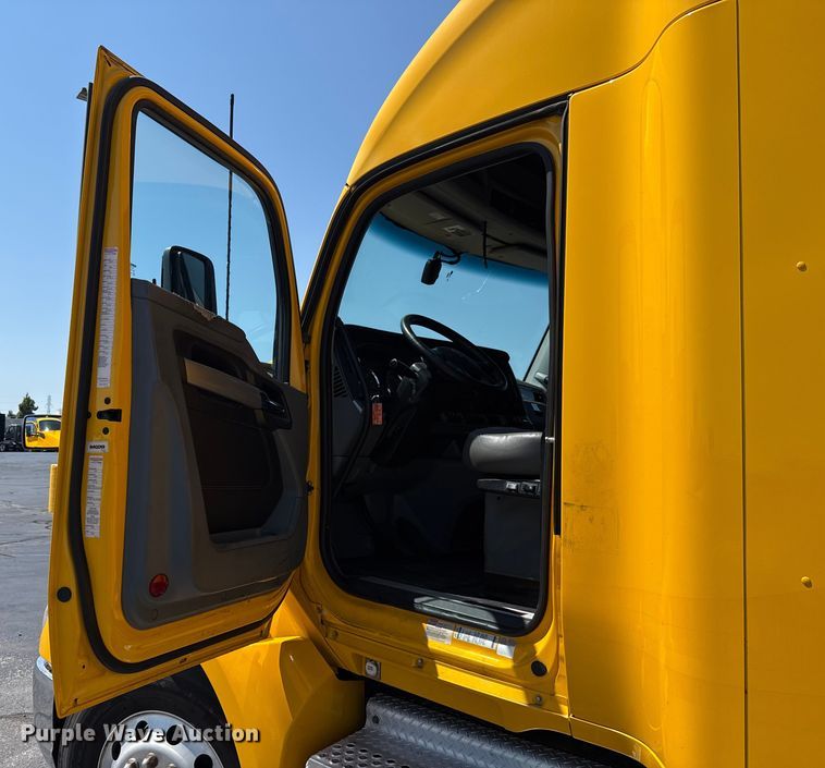 image for item EU2207 2021 Kenworth T680 semi truck