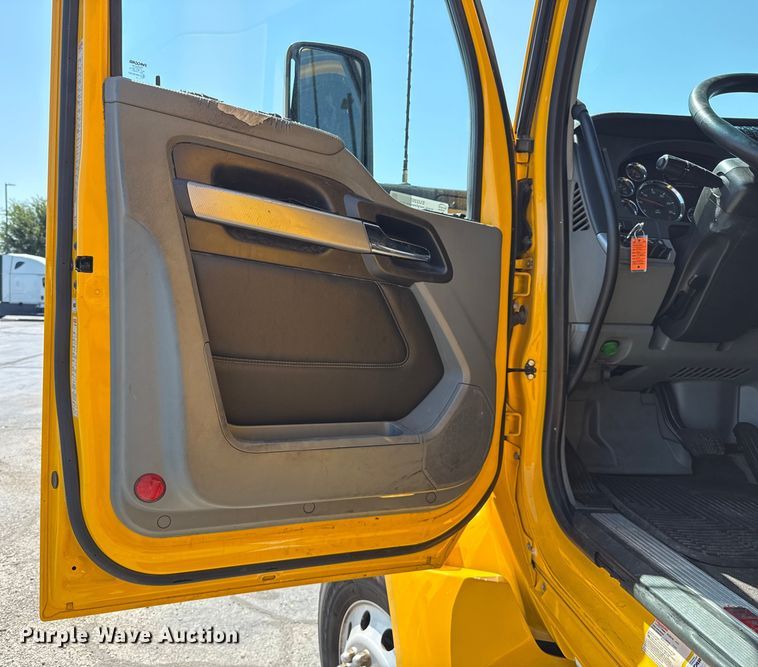 image for item EU2207 2021 Kenworth T680 semi truck