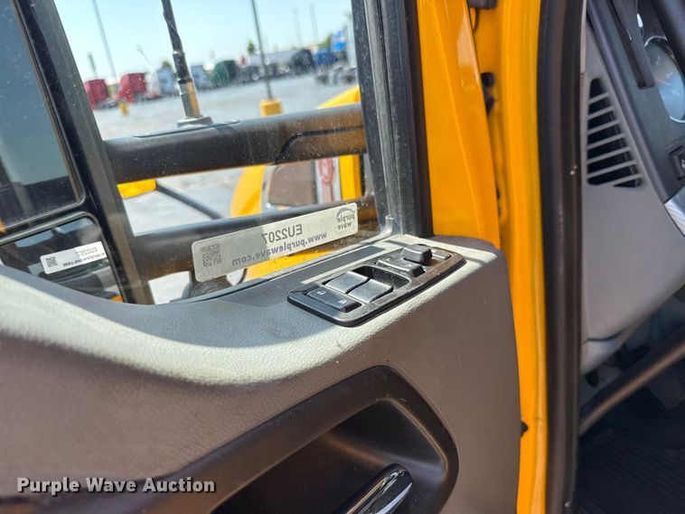 image for item EU2207 2021 Kenworth T680 semi truck