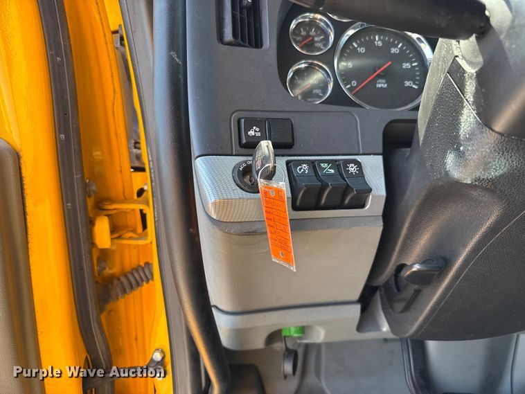 image for item EU2207 2021 Kenworth T680 semi truck