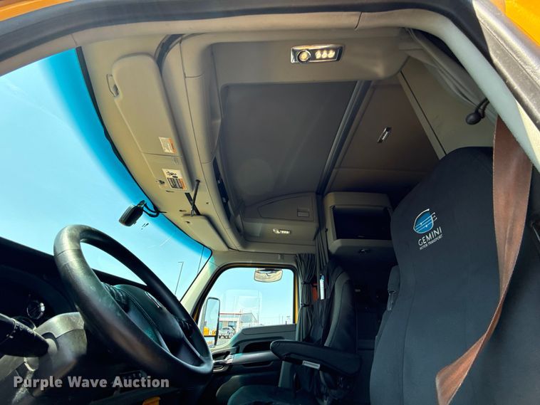 image for item EU2207 2021 Kenworth T680 semi truck