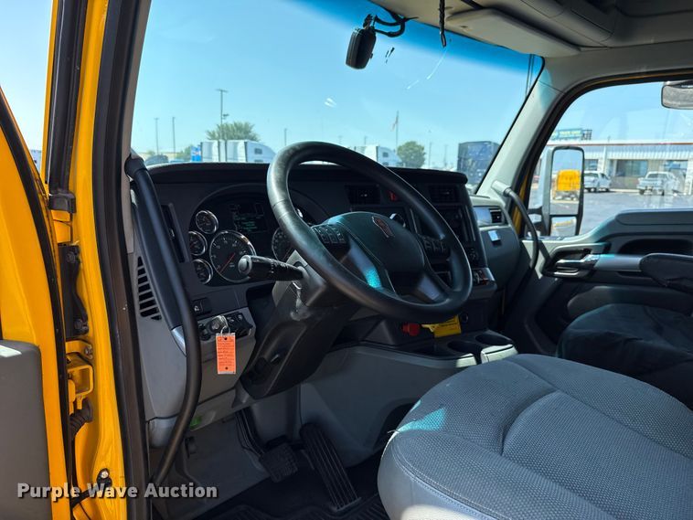 image for item EU2207 2021 Kenworth T680 semi truck