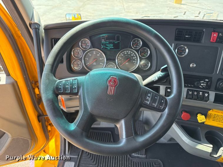 image for item EU2207 2021 Kenworth T680 semi truck