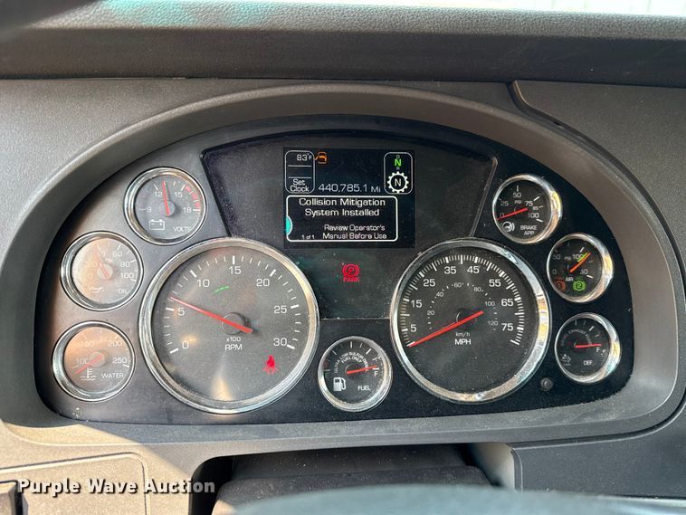 image for item EU2207 2021 Kenworth T680 semi truck