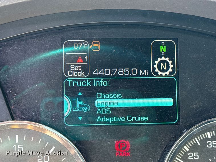 image for item EU2207 2021 Kenworth T680 semi truck