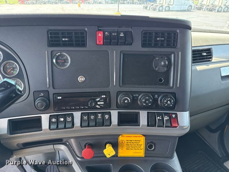 image for item EU2207 2021 Kenworth T680 semi truck