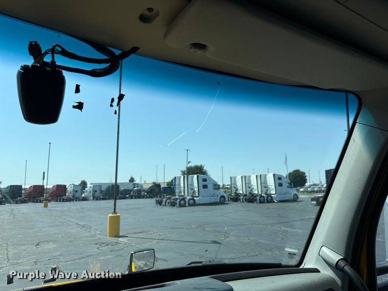 image for item EU2207 2021 Kenworth T680 semi truck