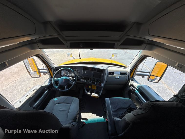 image for item EU2207 2021 Kenworth T680 semi truck