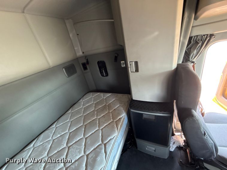 image for item EU2207 2021 Kenworth T680 semi truck