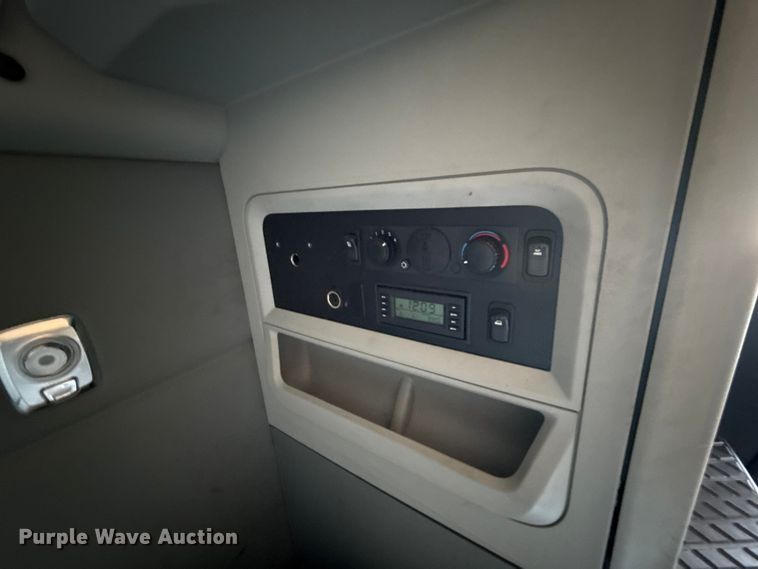 image for item EU2207 2021 Kenworth T680 semi truck