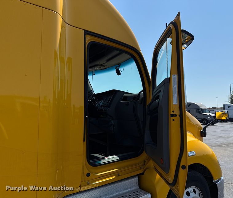 image for item EU2207 2021 Kenworth T680 semi truck