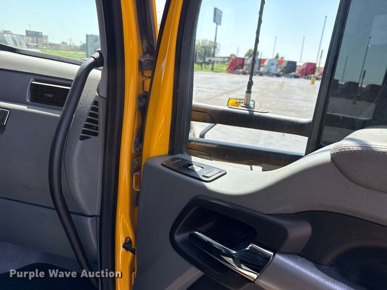 image for item EU2207 2021 Kenworth T680 semi truck