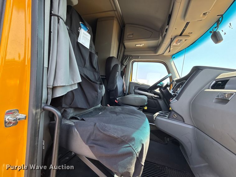 image for item EU2207 2021 Kenworth T680 semi truck