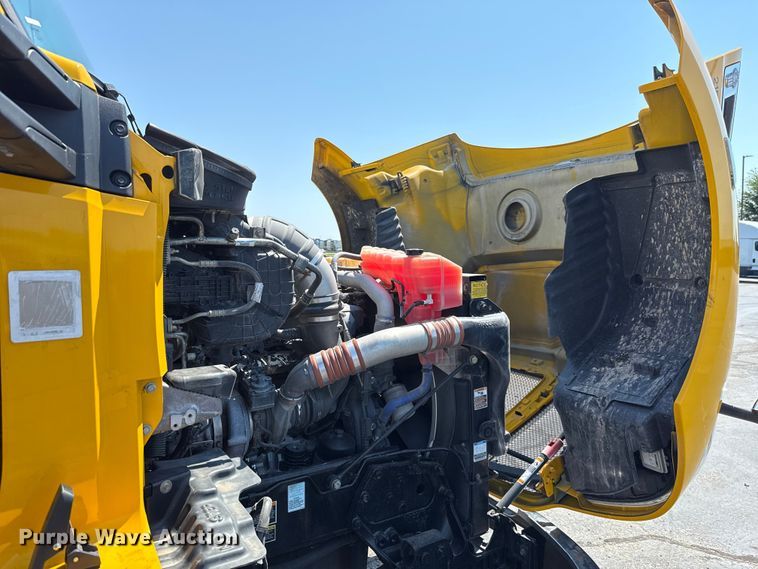 image for item EU2207 2021 Kenworth T680 semi truck