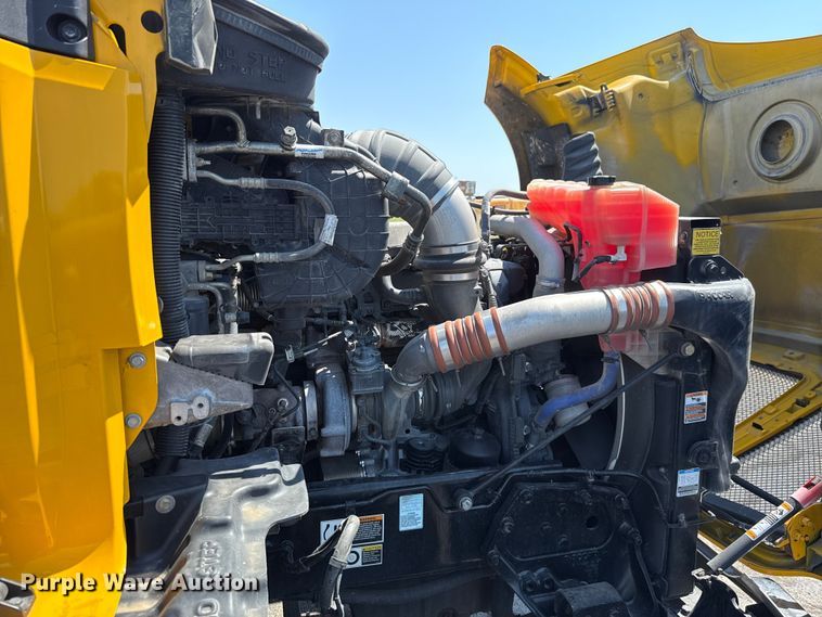 image for item EU2207 2021 Kenworth T680 semi truck