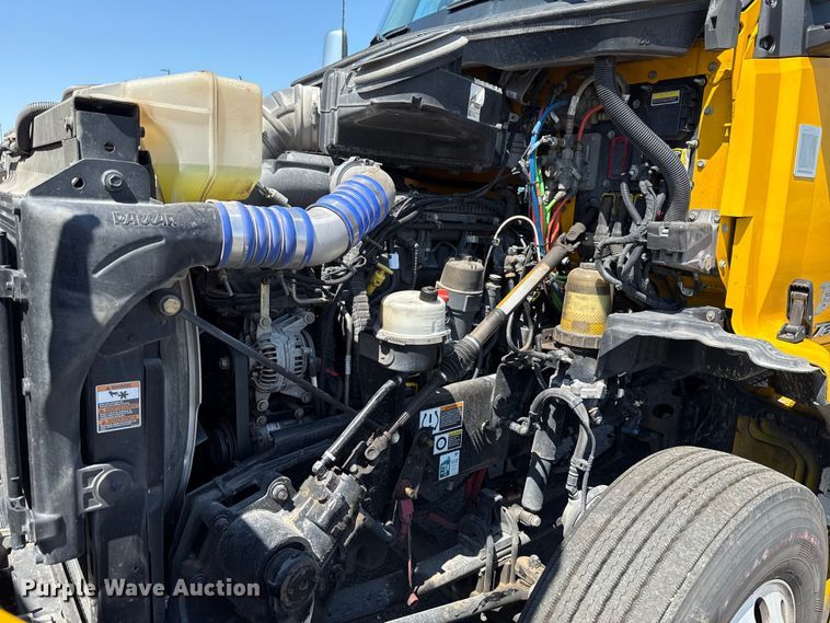 image for item EU2207 2021 Kenworth T680 semi truck