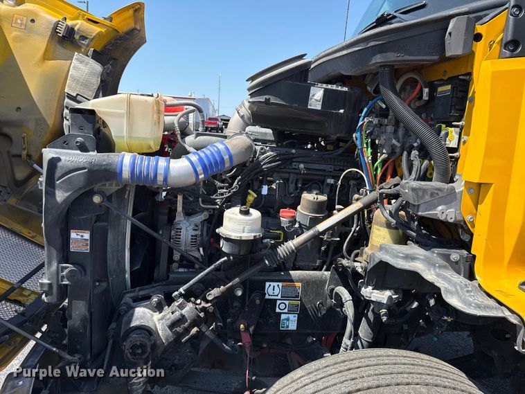 image for item EU2207 2021 Kenworth T680 semi truck