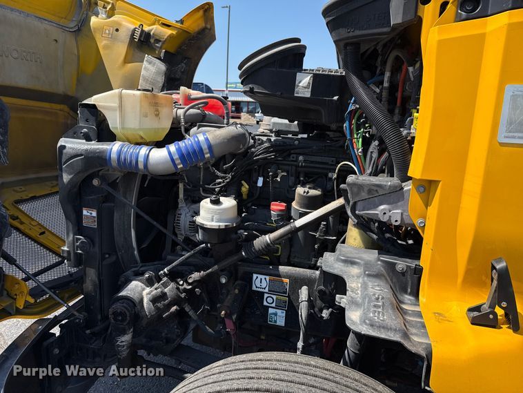 image for item EU2207 2021 Kenworth T680 semi truck