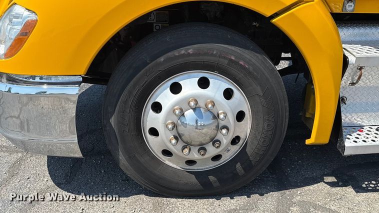 image for item EU2207 2021 Kenworth T680 semi truck