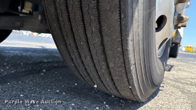 image for item EU2207 2021 Kenworth T680 semi truck