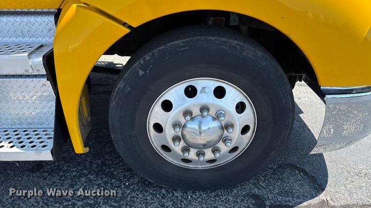 image for item EU2207 2021 Kenworth T680 semi truck