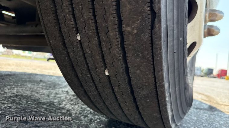 image for item EU2207 2021 Kenworth T680 semi truck