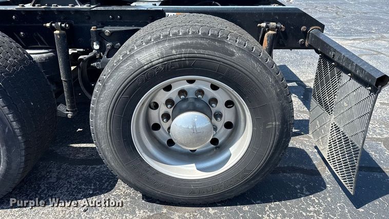 image for item EU2207 2021 Kenworth T680 semi truck